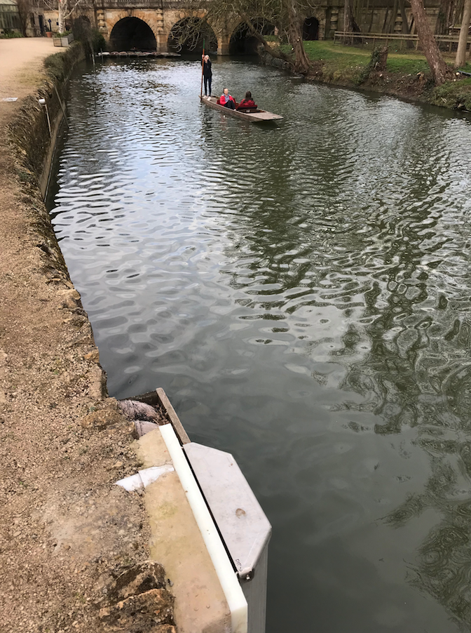 Water extraction cherwell - Credit: University of Oxford/Richard Lofthouse The River Cherwell, with a device built in to the riverbank in the foreground, and punters in the background