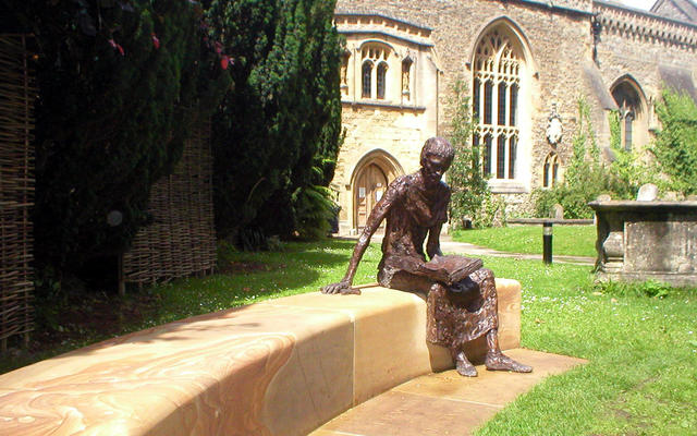 A sculpture of St. Edmund of Abingdon in front of St. Edmund Hall's library. 