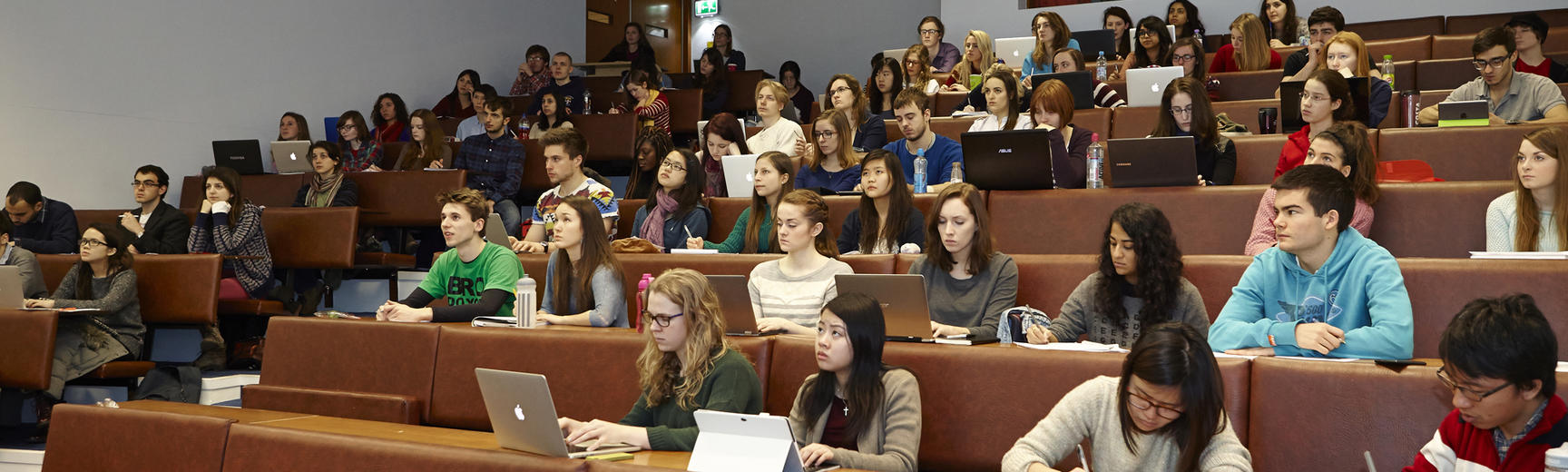 Students listening to a lecture at Oxford University