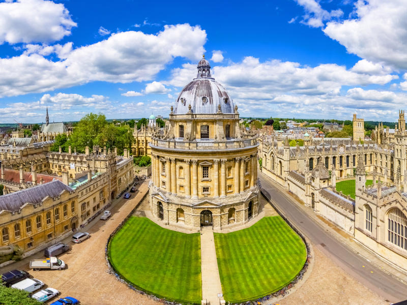 Daytime panorama of Oxford with the Radcliffe Camera to the foreground