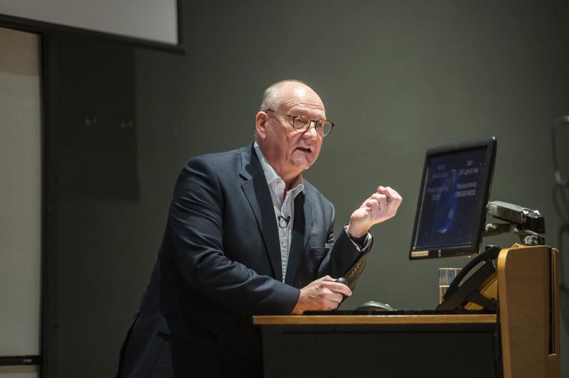 Professor Russell Foster speaking at Meeting Minds