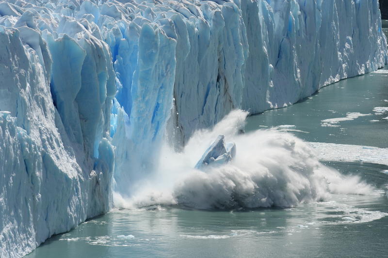 Ice sheet collapse caught on camera