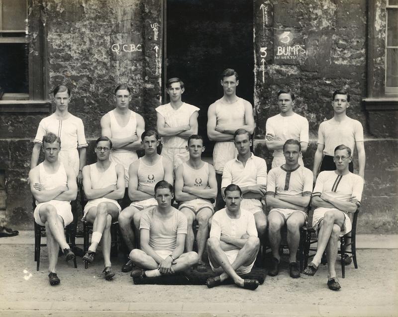 A team photo of The Queen’s College Oxford Athletics team from 1933, with all members dressed in athletics vests, shorts and spikes