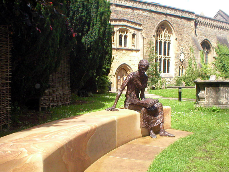 A sculpture of St. Edmund of Abingdon in front of St. Edmund Hall's library. 