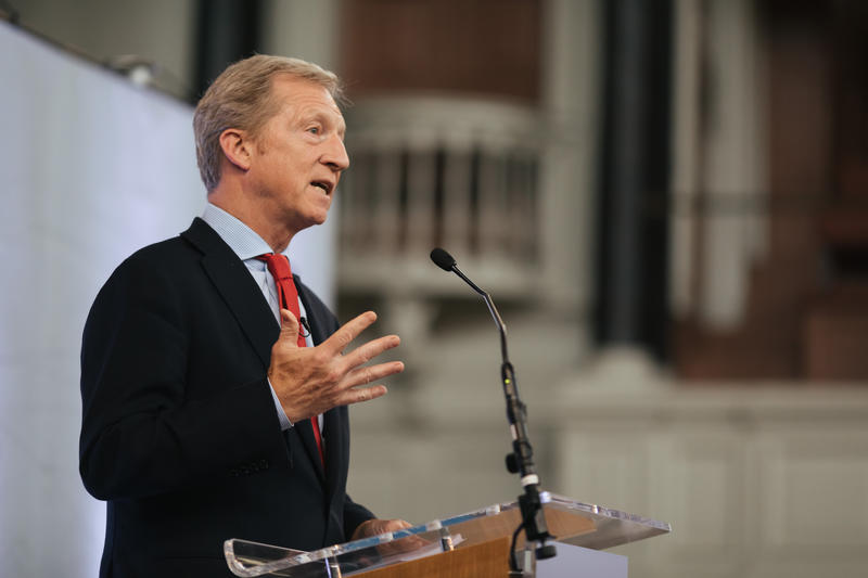 Tom Steyer delivering his lecture