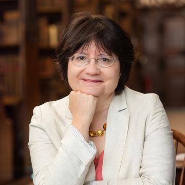 Portrait of Professor Kate McLoughlin