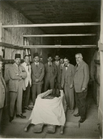 The official committee attending the unwrapping of Tutankhamun’s body